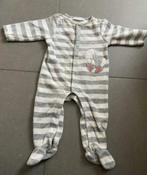 Pyjama grenouillère velours gris blanc Noukies 68cm -6 mois, Enfants & Bébés, Comme neuf, Vêtements de nuit ou Sous-vêtements