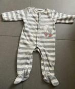 Pyjama grenouillère velours gris blanc Noukies 68cm -6 mois, Jongetje of Meisje, Zo goed als nieuw, Nacht- of Onderkleding