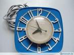 Ancienne Horloge Murale électrique en Plastic de fabricatio, Antiquités & Art
