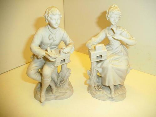 Paire de figurines en biscuit avec pigeon (DS133-b), Maison & Meubles, Accessoires pour la Maison | Autre, Utilisé, Enlèvement ou Envoi