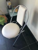 2 belles chaises blanches pour 50 euros, Comme neuf, Moderne, Enlèvement, Blanc