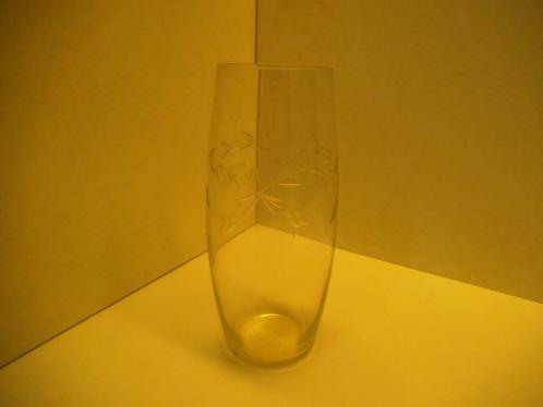 Vase en verre antique/vintage avec motifs floraux (DS115-j), Antiquités & Art, Antiquités | Vases, Enlèvement ou Envoi