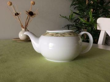 Porseleinen Theepot beschikbaar voor biedingen