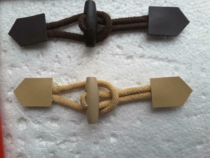 brandebourg imitation cuir avec bûchette de bois 38 mm, Hobby & Loisirs créatifs, Couture & Fournitures, Neuf, Enlèvement ou Envoi