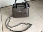 Modieus Love Moschino Zilverkleurige Handtasje, Handtassen en Accessoires, Tassen | Damestassen, Zo goed als nieuw, Avondtasje