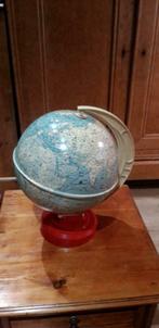 Ancien globe terrestre, Enlèvement ou Envoi