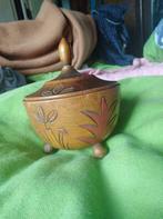 Gegraveerde houten pot met deksel, Antiek en Kunst, Ophalen of Verzenden