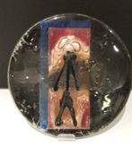 plat verre artiste plaque ronde 24 cm personnage stylis, Antiquités & Art, Enlèvement ou Envoi