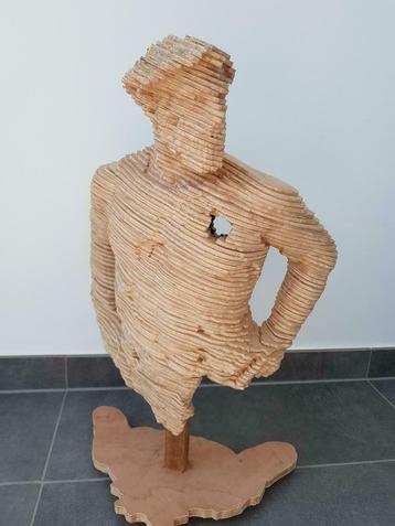Modern houten sculptuur: Goliath