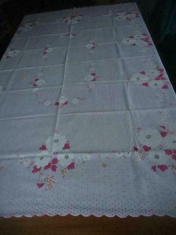 Nappe en lin fleur blanche et nappe fuchsia, Enlèvement ou Envoi, Comme neuf, Blanc, Nappe ou Toile cirée
