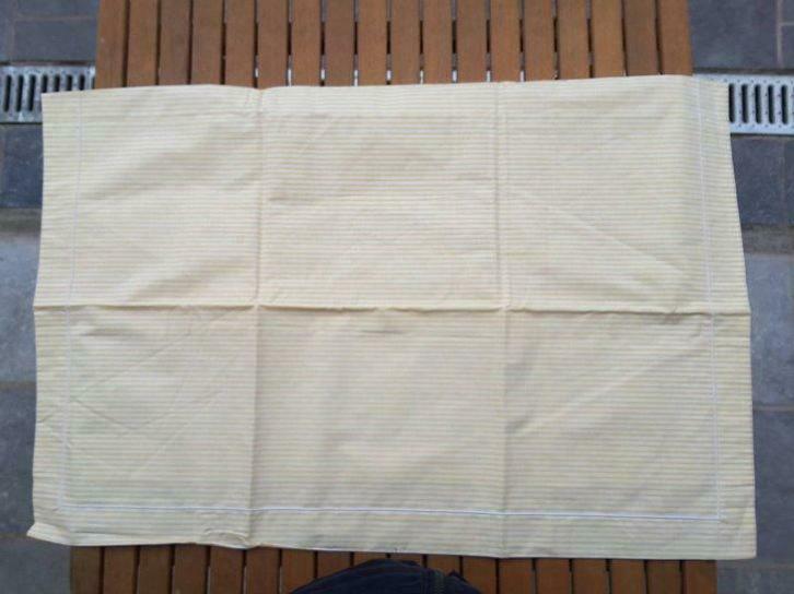taie d'oreiller 69 x 69 cm  100 % coton jaune ligne blanc, Maison & Meubles, Chambre à coucher | Linge de lit, Neuf, Oreiller