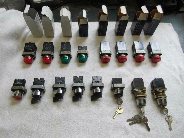 Bedienings - en signaaleenheden Telemecanique, Doe-het-zelf en Bouw, Gereedschap | Machine-onderdelen en Toebehoren, Nieuw, Ophalen of Verzenden