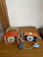 Paar oude wekkers met werkend stopcontact, Antiek en Kunst