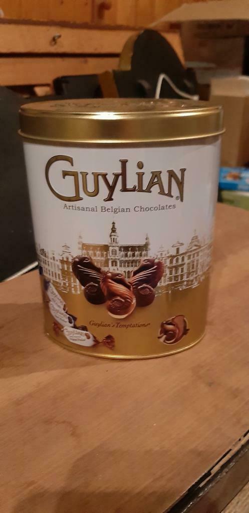 Metalen blik in reliëf Guylian, Verzamelen, Blikken, Overige, Verzenden