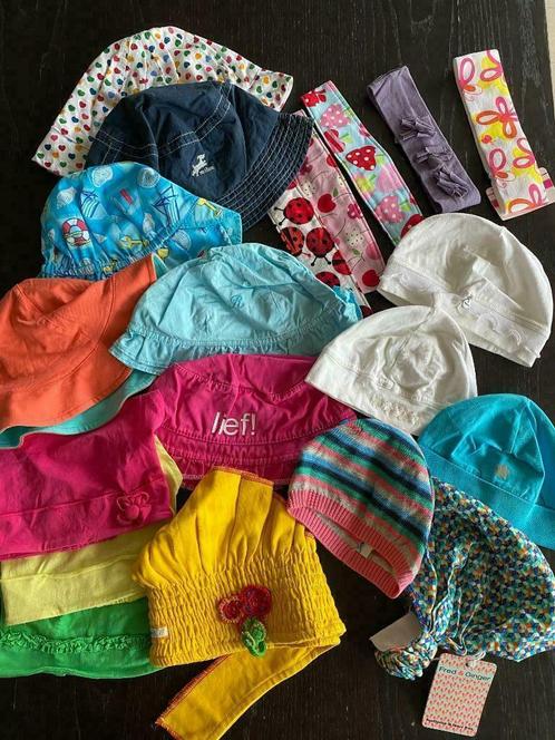 PACKAGE VÊTEMENTS FILLES chapeaux d'été et bandeaux taille 1, Enfants & Bébés, Vêtements de bébé | Casquettes & Chapeaux, Comme neuf