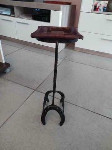 Beau cendrier sur pied beschikbaar voor biedingen