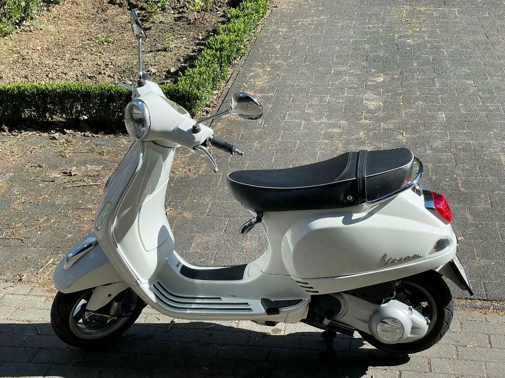 ② Vespa LX 125 i.e. — Scooters | Vespa — 2dehands