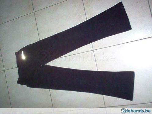 Pantalon de sport Champion noir taille 152 en parfait état, Vêtements | Hommes, Vêtements de sport, Porté, Général, Autres tailles