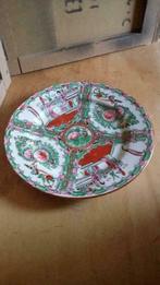 Ancienne assiette estampillée blanc vert rouge oriental, Antiquités & Art, Enlèvement ou Envoi