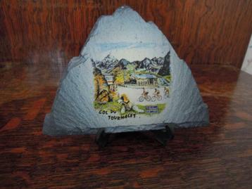 Col du Tourmalet - leistenen souvenier met staander, Moins de 50 cm, Enlèvement ou Envoi, Comme neuf, Synthétique
