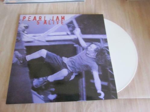 PEARL JAM - CINQ ALIVE, LIVE NEWCASTLE ANGLETERRE, CD & DVD, Vinyles | Hardrock & Metal, Comme neuf, Enlèvement ou Envoi