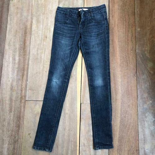 Levi's jeans 710 Super Skinny 10 ans beau délave, pré-déchir, Enfants & Bébés, Vêtements enfant | Taille 140, Utilisé, Fille, Pantalon