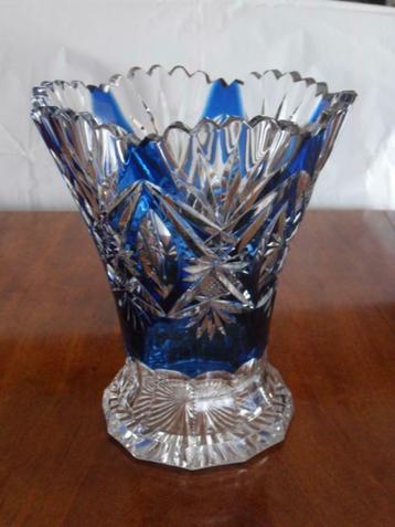 Blauwe kristallen tulpvaas beschikbaar voor biedingen