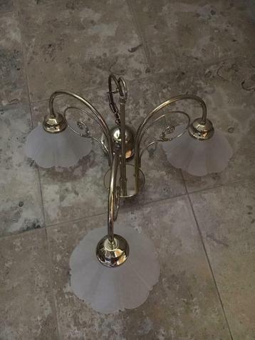 Prachtige vergulde luchter met matteglazen kapjes !, Huis en Inrichting, Lampen | Kroonluchters, Ophalen, Zo goed als nieuw, Glas