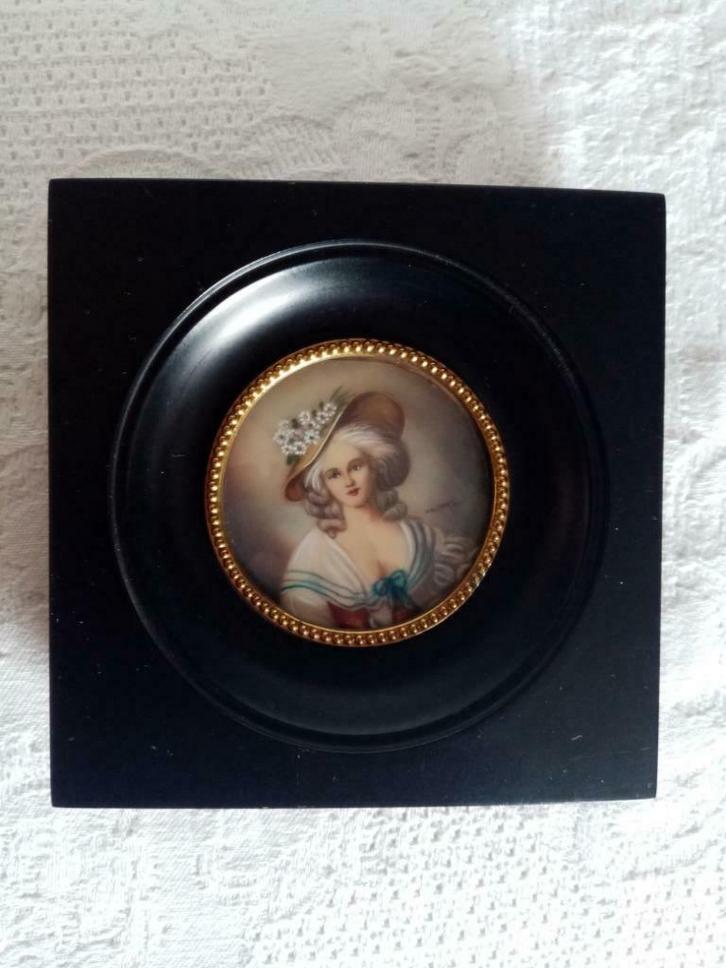Miniatuurportret Marie Antoinette porselein Limoges 1920, Antiek en Kunst, Antiek | Porselein, Ophalen of Verzenden