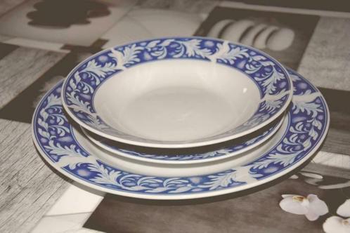 36 Assiettes plates fleur bleue grandes, Antiquités & Art, Antiquités | Services (vaisselle) pièces, Enlèvement