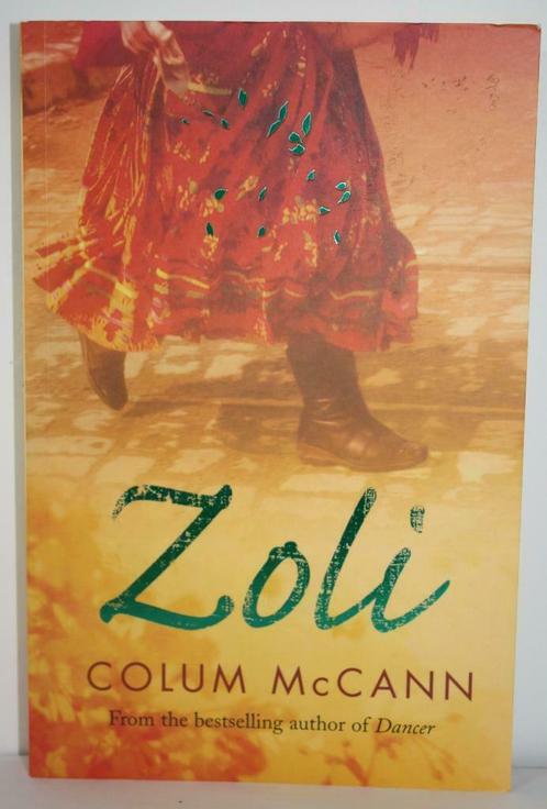 2 X Zoli, een verstoten zigeunermeisje  (1 x NL en 1 x EN), Livres, Romans, Utilisé, Europe autre, Enlèvement ou Envoi