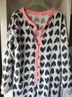 Pyjama pyama jumpsuit playsuit onesie met hartjes 122 128, Ophalen of Verzenden, Gebruikt, Meisje, Nacht- of Onderkleding