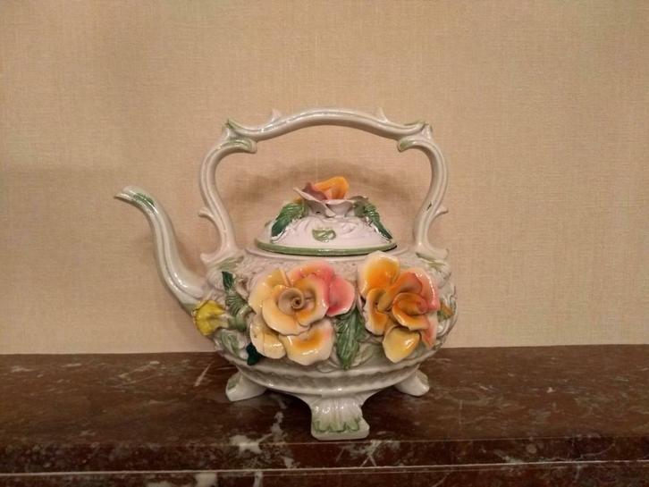 Thee pot Bassano - Capodimonte porselein uit Napels (Italië), Antiek en Kunst, Antiek | Porselein, Ophalen of Verzenden