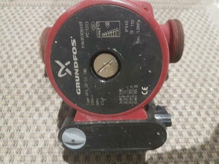 Pompe de circulation Grundfos UPS 32-55 180, Doe-het-zelf en Bouw, Verwarming en Radiatoren, Gebruikt, Ophalen