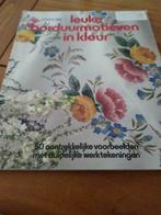 Boek: leuke borduurmotieven in kleur, Hobby en Vrije tijd, Ophalen of Verzenden, Gebruikt, Handborduren, Patroon