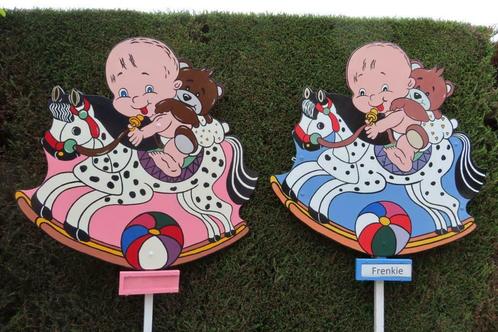 Geboortebord baby op schommelpaard, roze of blauwe, Kinderen en Baby's, Kraamcadeaus en Geboorteborden, Nieuw, Geboortebord, Ophalen