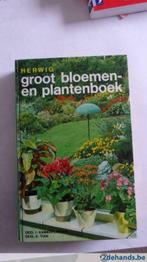 Groot bloemen en plantenboek, Boeken, Gelezen, Ophalen of Verzenden