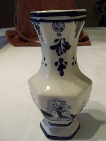 Vaasje handpained Delftblue 17 cm beschikbaar voor biedingen