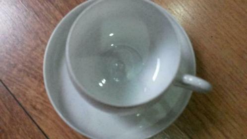 6 fijne kleine tasjes met chinese relief in bodem, Huis en Inrichting, Keuken | Servies, Zo goed als nieuw, Kop(pen) en/of Schotel(s)