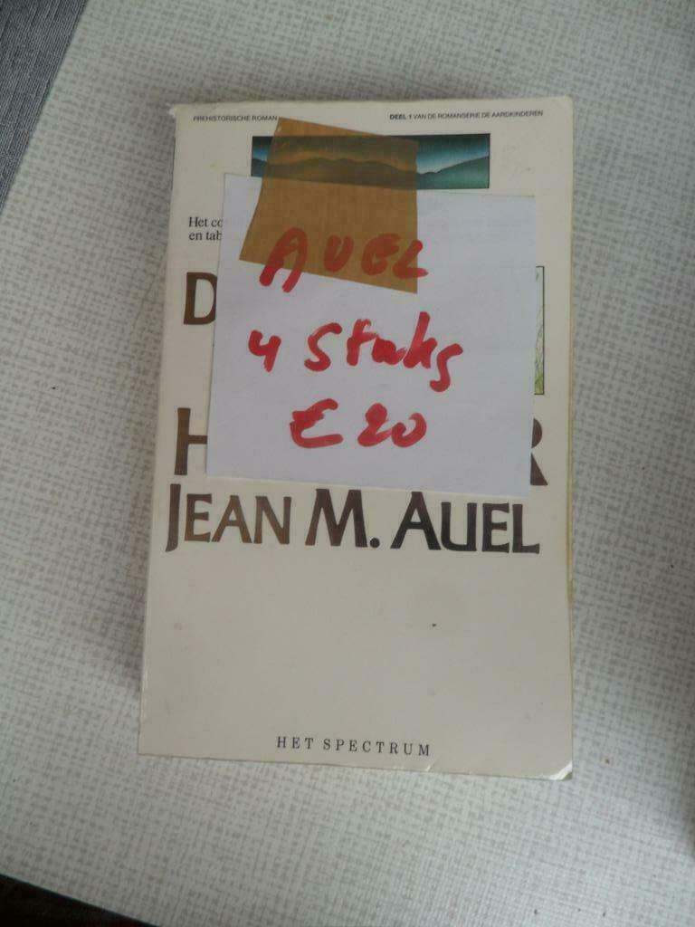 35000 jaar geleden ( 4 delige serie volledig) ( jean m.auel), Ophalen of Verzenden, Zo goed als nieuw