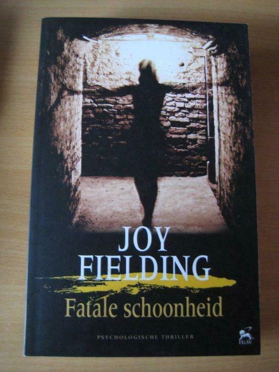 Fatale schoonheid - Joy Fielding, Boeken, Thrillers, Gelezen, Ophalen of Verzenden