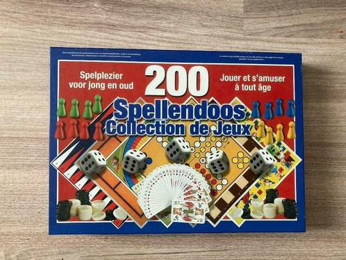 200 Spellendoos, Hobby en Vrije tijd, Gezelschapsspellen | Bordspellen, Zo goed als nieuw, Drie of vier spelers, Ophalen of Verzenden