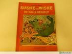 Suske en Wiske 1e druk De Malle Mergpijp met sticker n°143 !, Eén stripboek, Ophalen of Verzenden, Gelezen