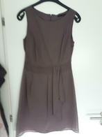 Taupe kleurige jurk Steps m36, Kleding | Dames, Jurken, Ophalen of Verzenden, Steps, Zo goed als nieuw, Maat 36 (S)