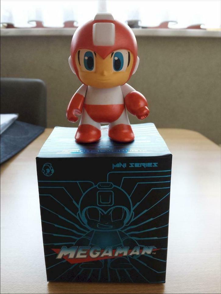 Loot Crate Exclusive Kidrobot 3" Mega Man Red Variant figure, Verzamelen, Poppetjes en Figuurtjes, Nieuw, Ophalen of Verzenden