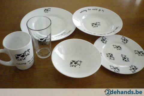 luminarc "la vache qui regarde passer les trains" gezocht, Maison & Meubles, Cuisine | Vaisselle, Comme neuf, Assiettes(s), Autres styles