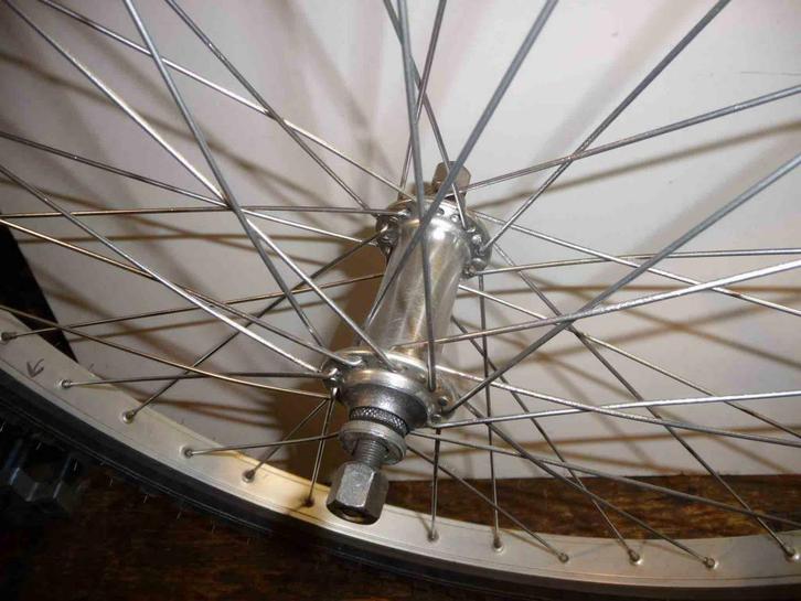 roues vélos+ VTT d'occasion - nettoyées 24" - 26" avec pneu, Vélos & Vélomoteurs, Vélos | Hommes | Vélos de sport & Vélo de randonnée