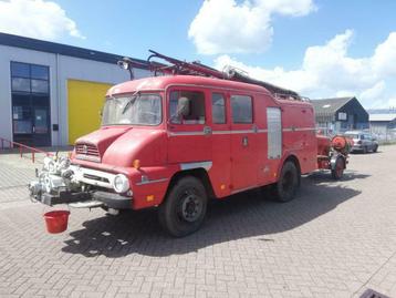 Brandweer wagen met externe pomp