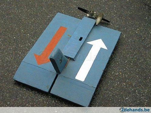 Vliegend verkeersbord (modelvliegtuig), Hobby en Vrije tijd, Modelbouw | Radiografisch | Vliegtuigen, Gebruikt