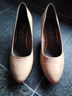 Beige lakschoen in leer, mt38, merk tamaris, Beige, Ophalen of Verzenden, Zo goed als nieuw, Pumps